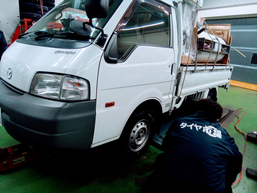 マツダ ボンゴトラックのタイヤ交換しました！｜タイヤ市場高崎